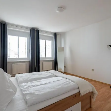 Farawayhomes Leoben #a10 *