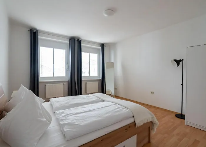 Farawayhomes Leoben #a10 *